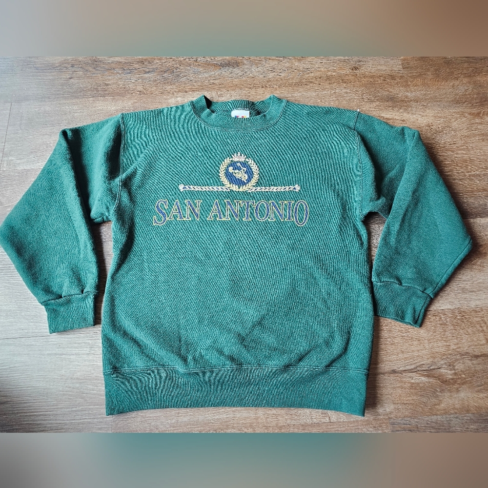 Castaway Green Crewneck Sweater with Long Sleeves